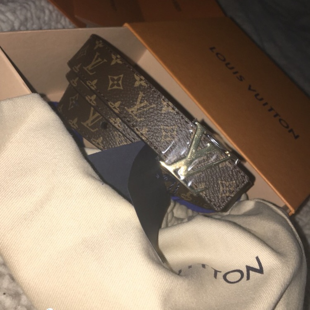 Woman’s Louis Vuitton LV logo belt size 85 (9)